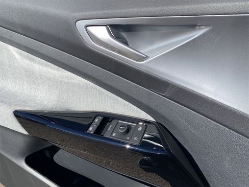 New 2026 Volkswagen ID.4 Pro image 17