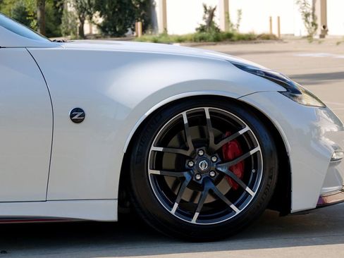 Used 2018 Nissan 370Z NISMO image 26