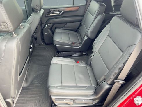 Used 2025 GMC Yukon Denali w/ Sun & Power Step Package image 15