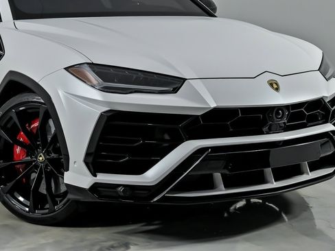 Used 2021 Lamborghini Urus AWD/4WD image 3