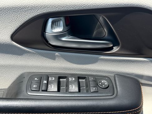 Used 2017 Chrysler Pacifica Touring-L Plus w/ Tire & Wheel Group FWD image 24