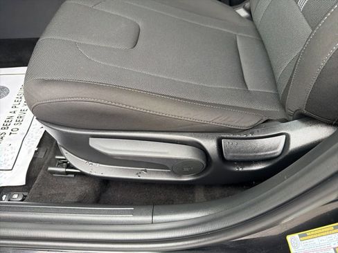 Used 2025 Hyundai Elantra SE image 15