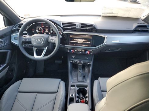 New 2025 Audi Q3 2.0T Premium image 3