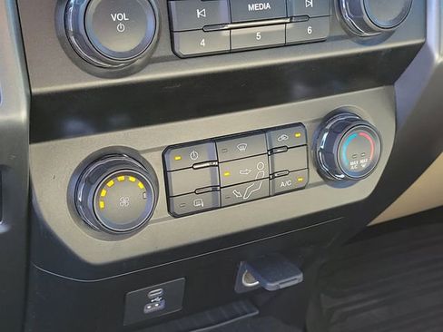 Used 2021 Ford F250 XLT AWD/4WD image 25