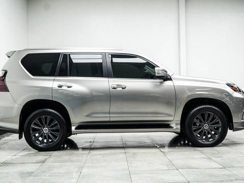 Used 2023 Lexus GX 460 Premium w/ Accessory Package AWD/4WD image 7