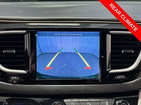 Used 2017 Chrysler Pacifica Touring-L FWD image 14