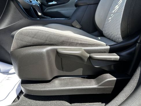 Used 2018 Chevrolet Equinox LS FWD image 8