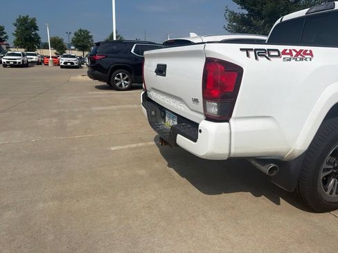 Used 2018 Toyota Tacoma TRD Sport w/ Technology Package AWD/4WD image 6