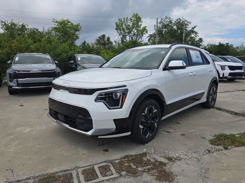 New 2026 Kia Niro Wind FWD image 4