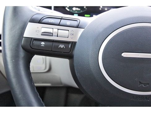 Certified 2025 Hyundai Tucson Limited AWD/4WD image 19