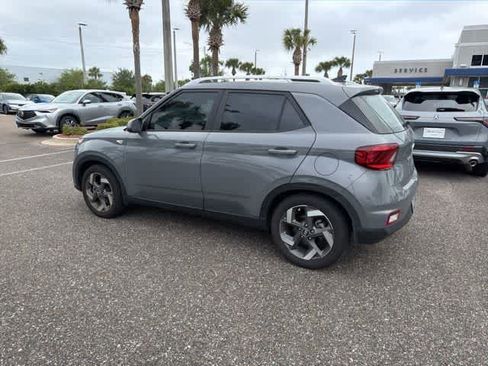 Used 2022 Hyundai Venue SEL image 9