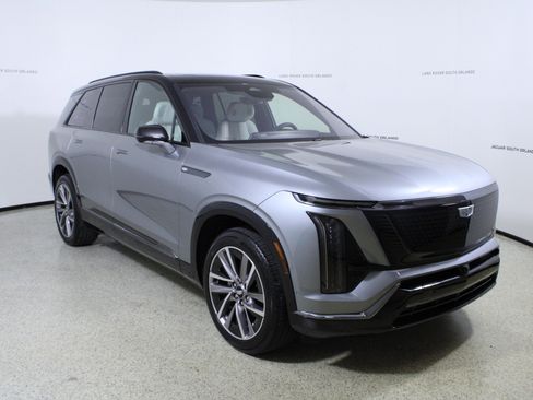 Used 2026 Cadillac Vistiq Sport image 3