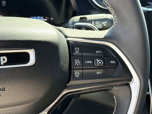 Used 2023 Jeep Grand Cherokee Laredo w/ Luxury Tech Group I image 26