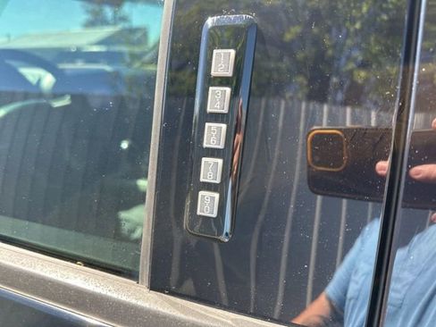 Used 2018 Ford F150 Lariat RWD image 10