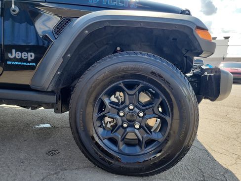 Used 2023 Jeep Wrangler Unlimited w/ 8.4" Radio Group AWD/4WD image 26