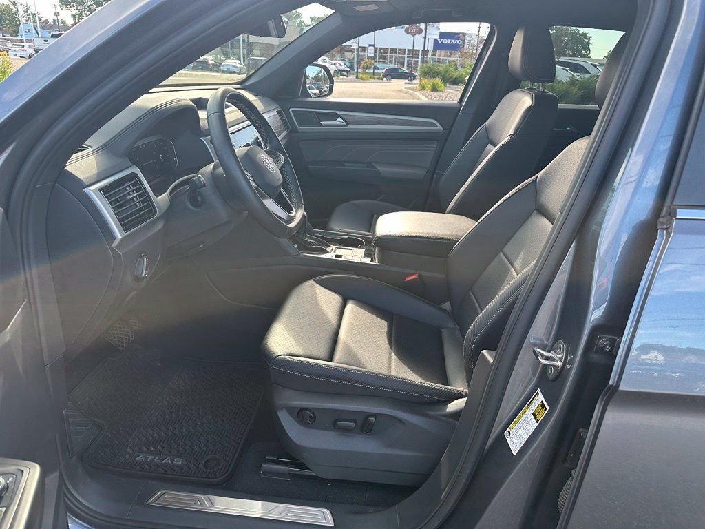 Certified 2023 Volkswagen Atlas Cross Sport SE FWD image 11