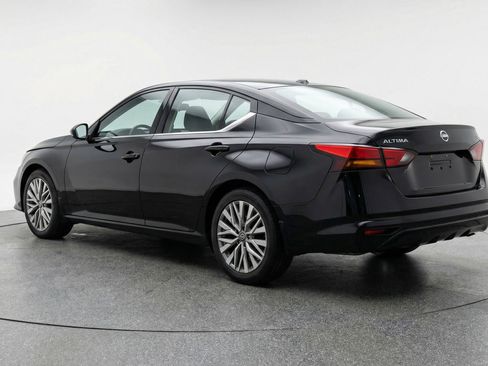 Used 2025 Nissan Altima 2.5 SV image 6