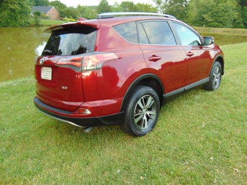 Used 2018 Toyota RAV4 XLE w/ Plus Extra Value Package FWD image 3