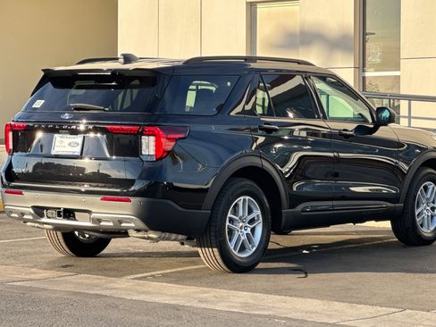 New 2026 Ford Explorer Active w/ Active Comfort Package image 3