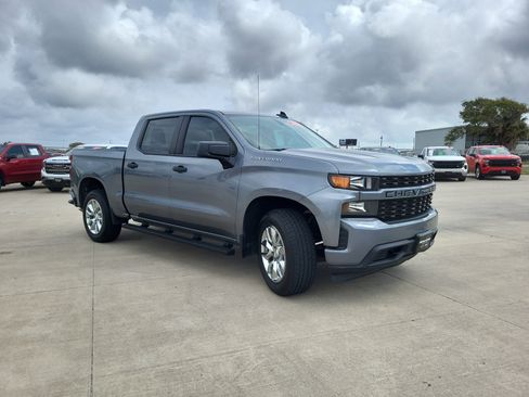 Used 2021 Chevrolet Silverado 1500 Custom image 3
