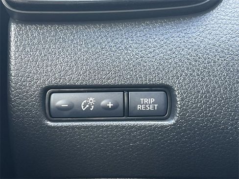 Used 2020 Nissan Rogue Sport SV image 15