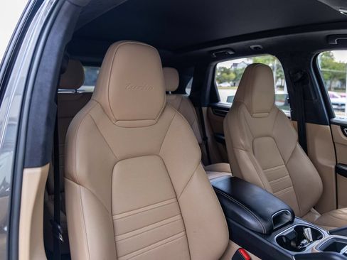 Used 2020 Porsche Cayenne Turbo AWD/4WD image 53