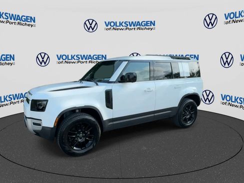Used 2025 Land Rover Defender 110 S AWD/4WD image 4