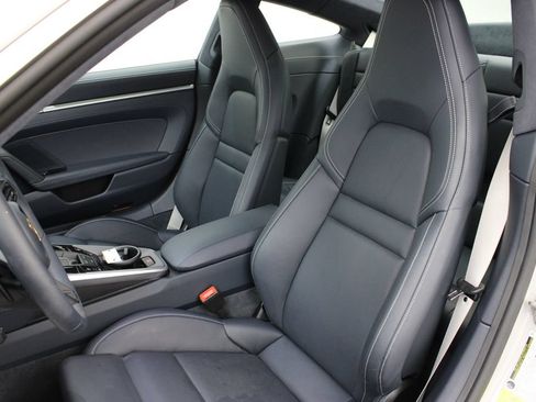 Certified 2025 Porsche 911 Carrera RWD image 5