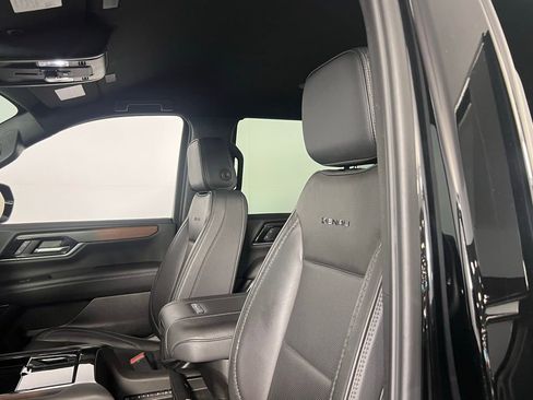 Used 2025 GMC Yukon Denali image 26