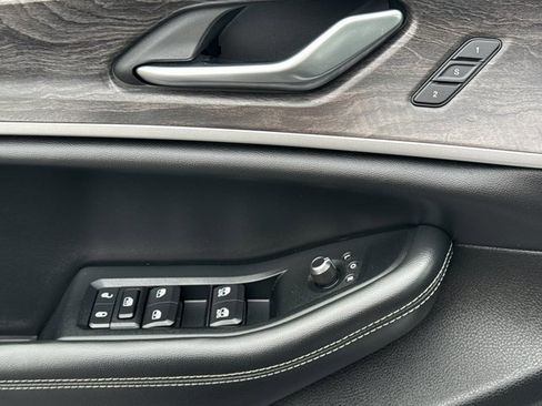 Used 2023 Jeep Grand Cherokee L Limited image 18