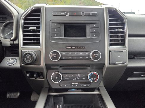 Used 2018 Ford Expedition Max XLT image 25
