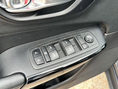 Used 2021 Jeep Cherokee Latitude Plus image 22