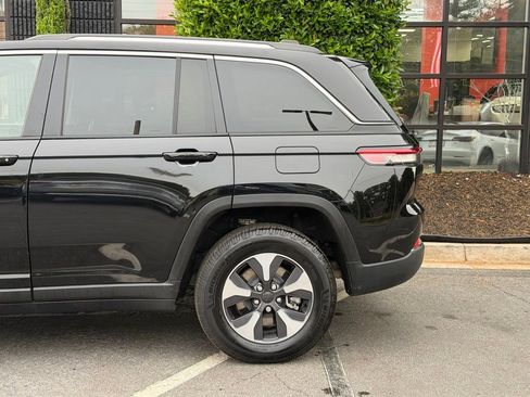Used 2022 Jeep Grand Cherokee Limited 4xe w/ Luxury Tech Group II AWD/4WD image 12