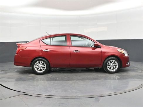 Used 2018 Nissan Versa SV w/ SV Special Edition Package image 2