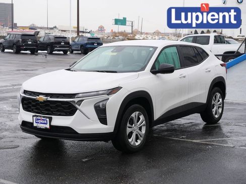 Used 2024 Chevrolet Trax LS image 9