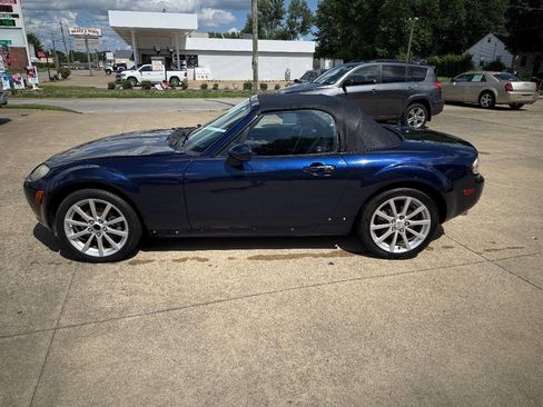 Used 2008 MAZDA MX-5 Miata Grand Touring w/ Premium Pkg RWD image 2