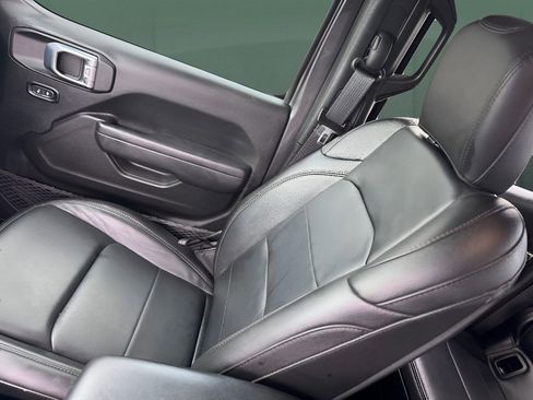 Used 2023 Jeep Gladiator Willys image 16