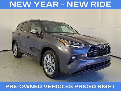Used 2023 Toyota Highlander Limited image 1