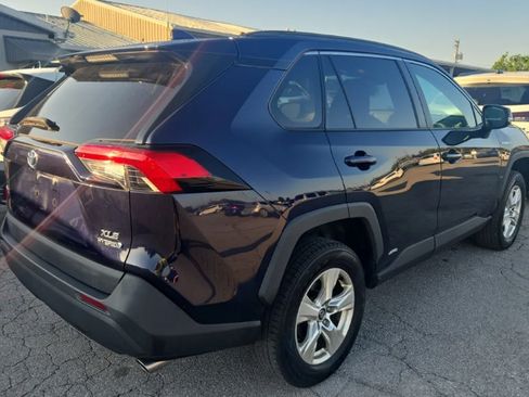 Used 2021 Toyota RAV4 XLE AWD/4WD image 3