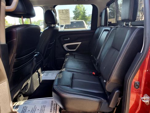 Used 2018 Nissan Titan SL image 29