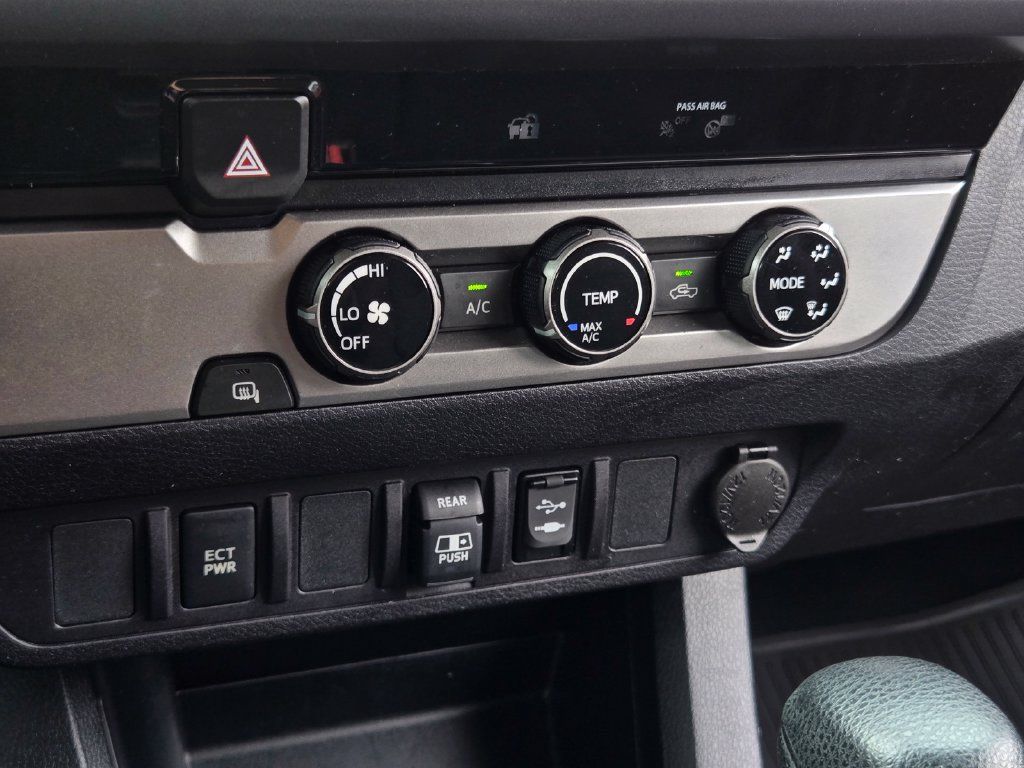 Used 2018 Toyota Tacoma SR5 RWD image 19