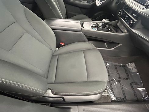 Used 2023 Nissan Rogue S image 38