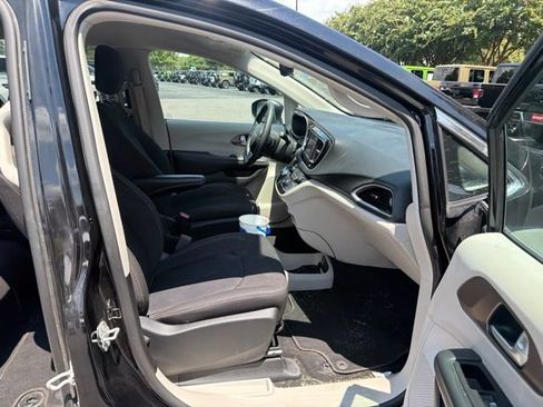 Used 2024 Chrysler Voyager LX FWD image 12