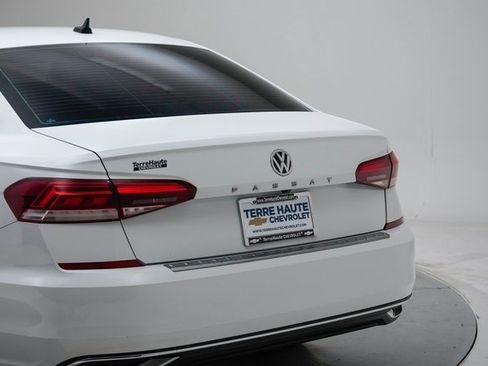 Used 2021 Volkswagen Passat 2.0T SE image 4