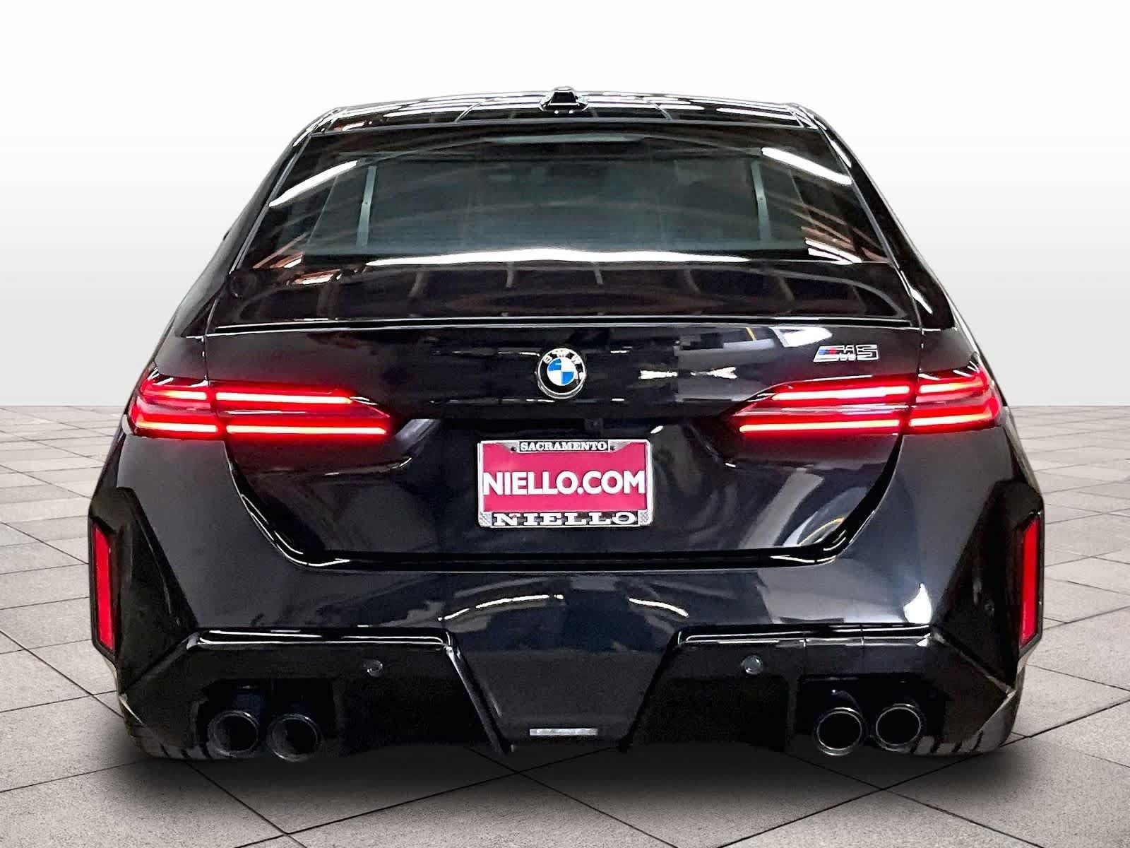 Used 2025 BMW M5 AWD/4WD image 7