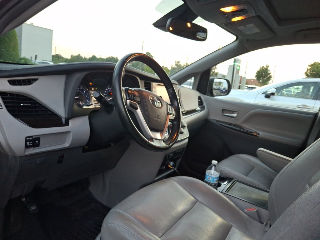 Used 2019 Toyota Sienna XLE FWD image 6