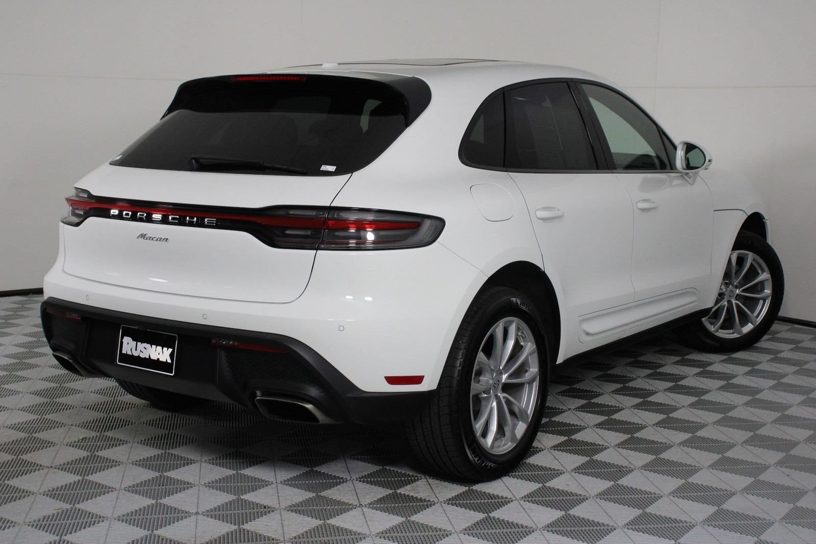 Certified 2026 Porsche Macan AWD/4WD image 7