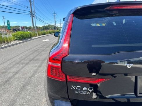 Used 2022 Volvo XC60 B6 Inscription w/ Climate Package AWD/4WD image 10
