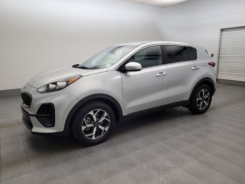 Used 2020 Kia Sportage LX FWD image 2