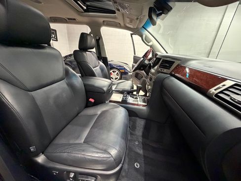 Used 2014 Lexus LX 570 4WD image 43